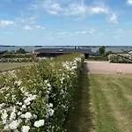 3 Bedroom Awesome In *