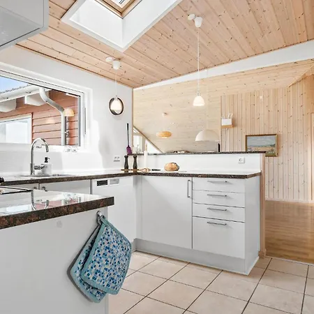 3 Bedroom Awesome In Hébergement de vacances *