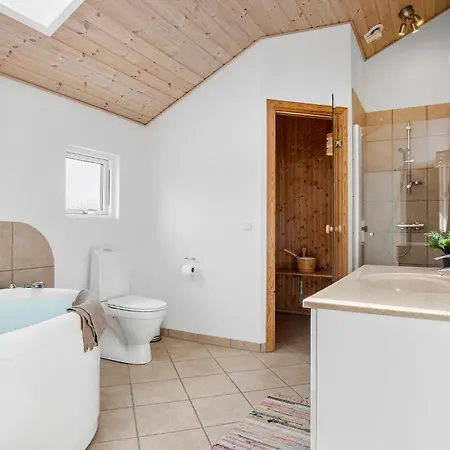 Casa de Férias 3 Bedroom Awesome In Fåborg