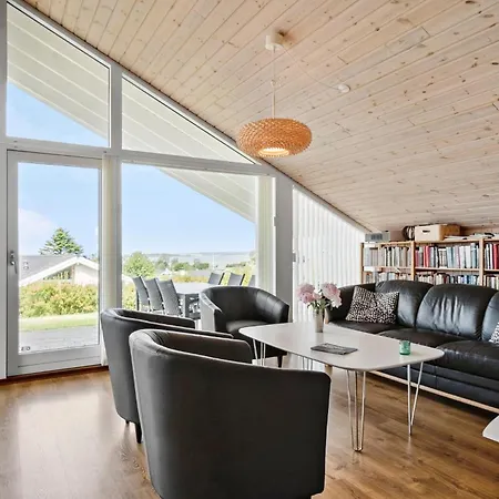 3 Bedroom Awesome In Casa de Férias *