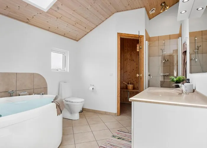 بيت للعطل 3 Bedroom Awesome In فابورغ