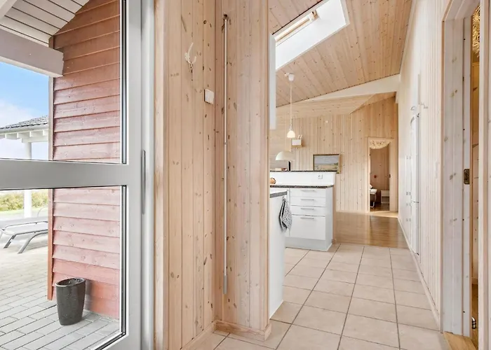 3 Bedroom Awesome In فابورغ