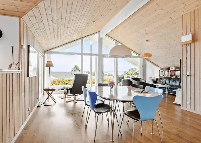 بيت للعطل 3 Bedroom Awesome In فابورغ