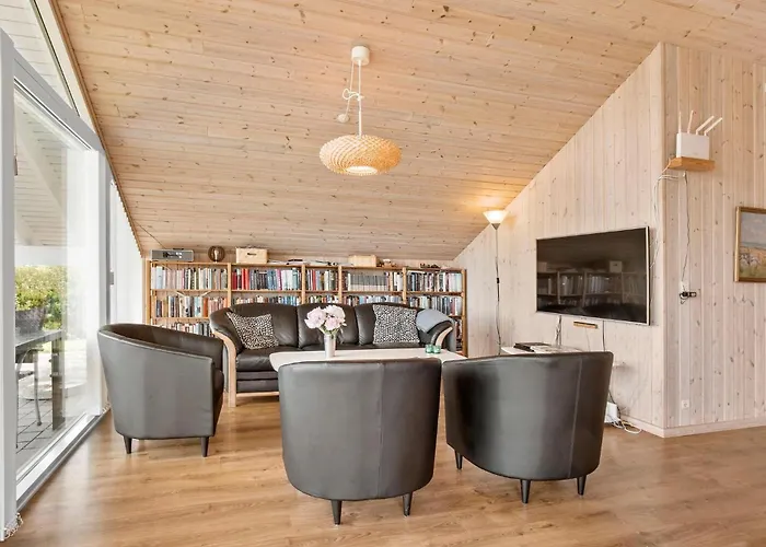 3 Bedroom Awesome In فابورغ
